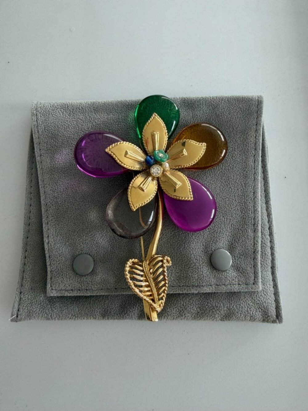 VINTAGE Multicolor Lucite Gold Tone Large Flower Brooch Pin